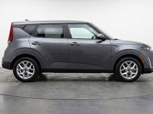 Used 2025 Kia Soul LX w/ LX Technology Package image 11