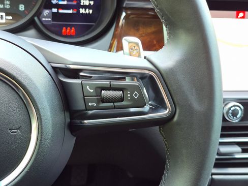 Certified 2026 Porsche Macan AWD/4WD image 10