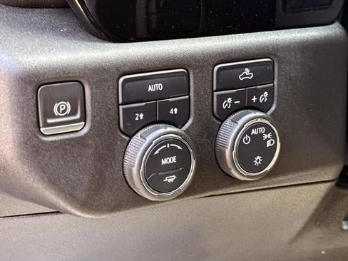 Used 2022 Chevrolet Silverado 1500 LT AWD/4WD image 15