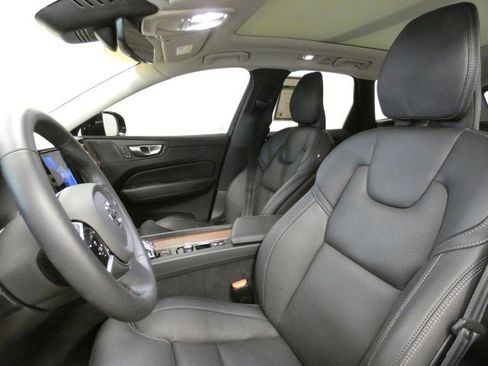 Used 2023 Volvo XC60 B5 Ultimate w/ Climate Package FWD image 38