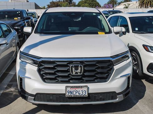 Used 2025 Honda Pilot EX-L image 3