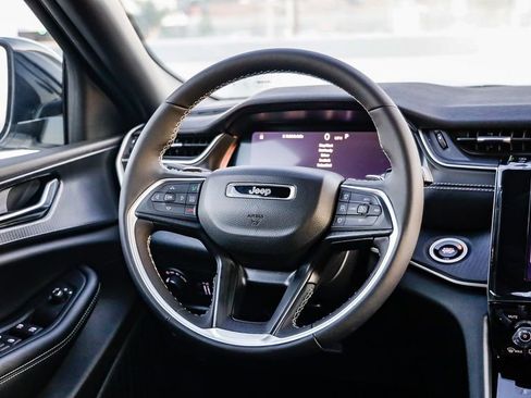 New 2025 Jeep Grand Cherokee Altitude image 16