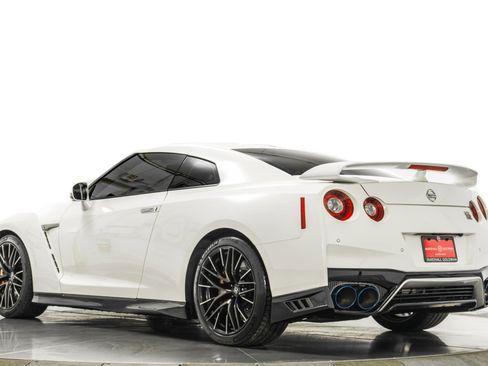 Used 2020 Nissan GT-R Premium image 33