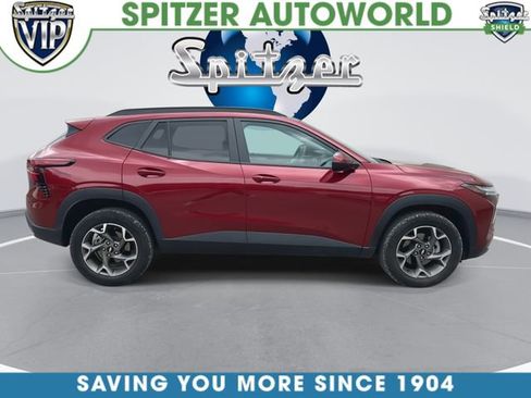 Used 2025 Chevrolet Trax LT w/ LT Convenience Package FWD image 10