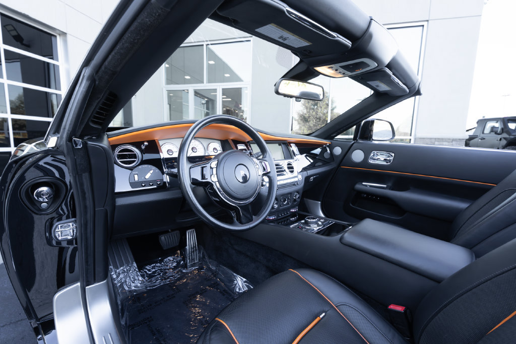 Used 2018 Rolls-Royce Dawn RWD image 23