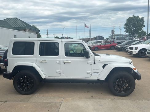 Used 2023 Jeep Wrangler Unlimited Sahara w/ Cold Weather Group AWD/4WD image 2