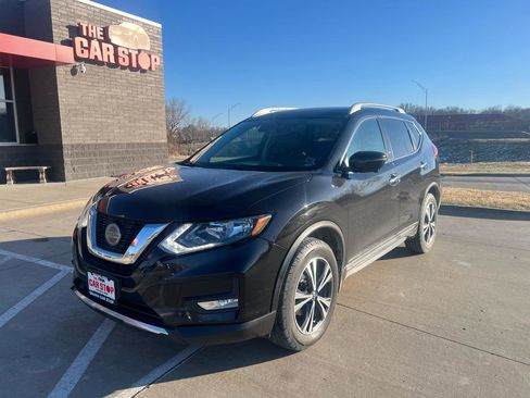 Used 2018 Nissan Rogue SL image 2