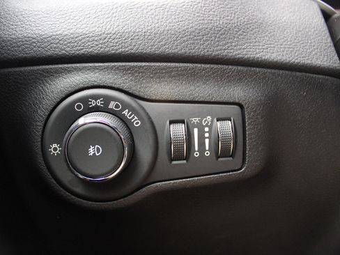 Used 2019 Jeep Compass Latitude w/ Popular Equipment Group image 17