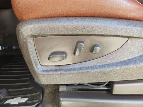 Used 2016 Chevrolet Suburban LTZ image 12