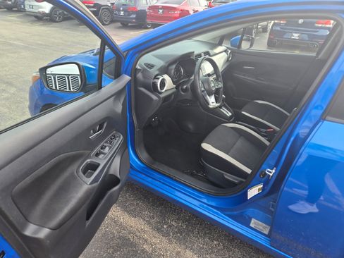 Used 2021 Nissan Versa SV FWD image 5