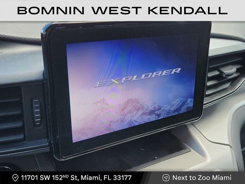 Used 2023 Ford Explorer XLT image 14