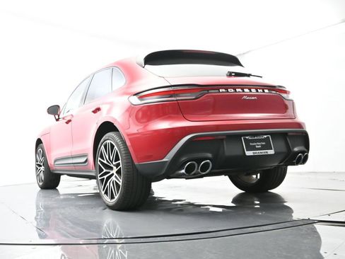 Certified 2025 Porsche Macan AWD/4WD image 47
