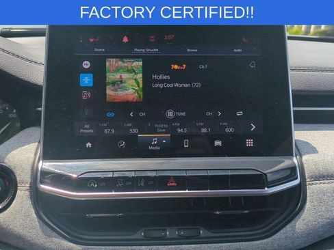 Used 2023 Jeep Compass Latitude w/ Sun and Sound Group AWD/4WD image 24