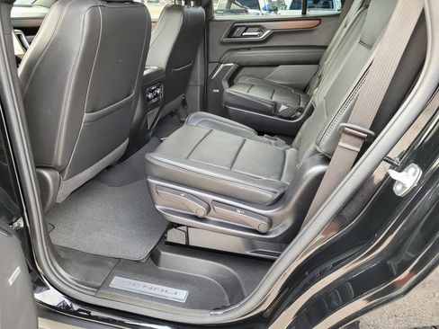 Used 2025 GMC Yukon Denali AWD/4WD image 3