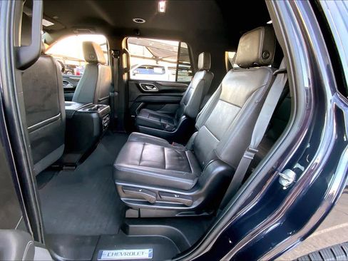 Used 2022 Chevrolet Tahoe LT w/ Luxury Package image 17