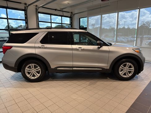 Used 2023 Ford Explorer XLT RWD image 6