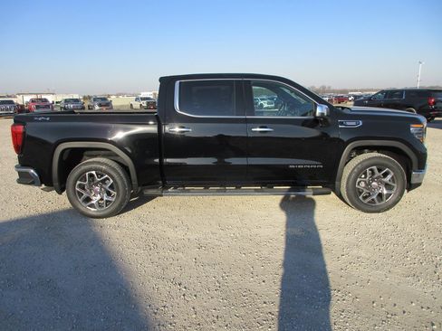 New 2026 GMC Sierra 1500 SLT w/ SLT Premium Package image 3