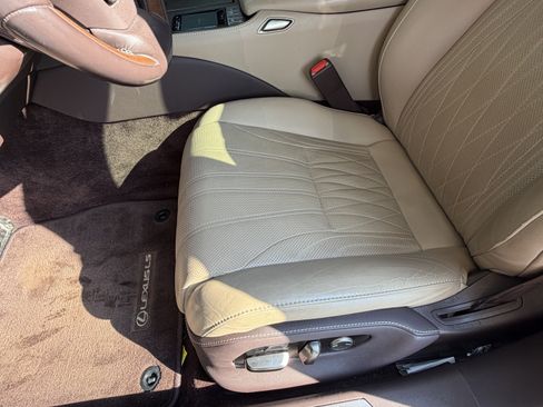 Used 2019 Lexus LS 500 w/ Interior Upgrade Package RWD image 17