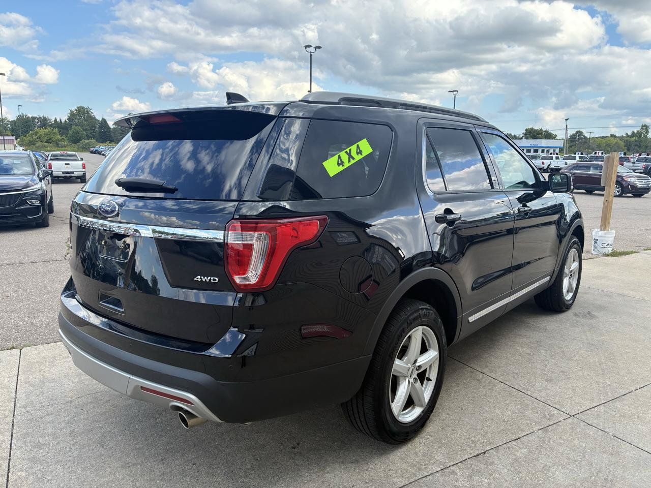Used 2017 Ford Explorer XLT AWD/4WD image 5