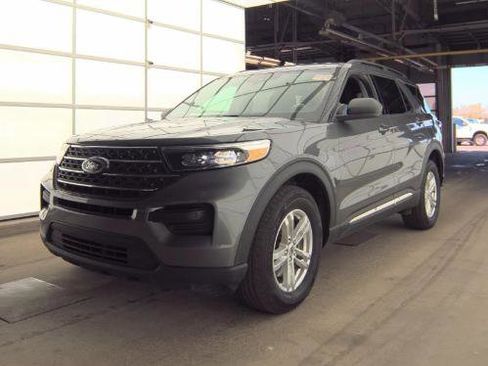 Used 2023 Ford Explorer XLT image 1