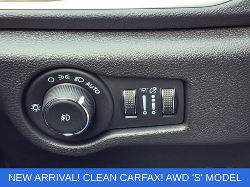 Used 2020 Chrysler Pacifica Touring-L w/ Advanced Safetytec Group AWD/4WD image 20
