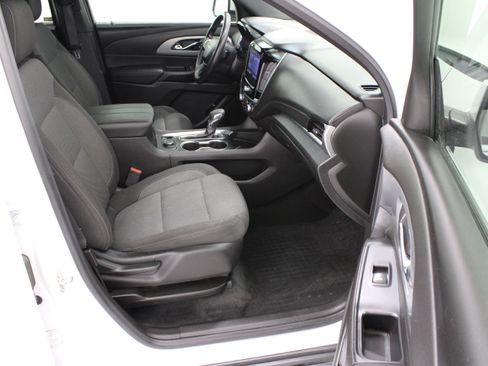 Used 2022 Chevrolet Traverse LT FWD image 40
