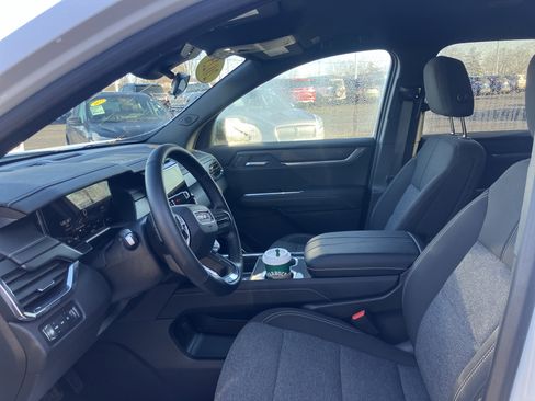 Used 2025 GMC Acadia Elevation image 23