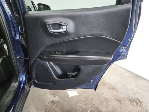 Used 2018 Jeep Compass Latitude FWD image 28