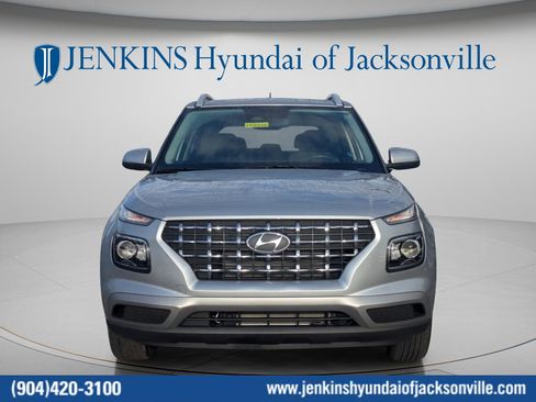 Certified 2024 Hyundai Venue SEL image 9