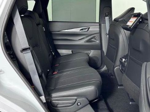 Certified 2026 INFINITI QX60 Luxe w/ Family Package FWD image 28