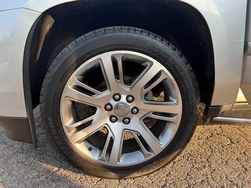 Used 2018 Cadillac Escalade Luxury AWD/4WD image 10