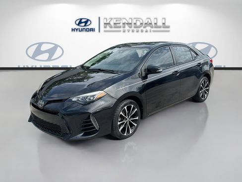 Used 2017 Toyota Corolla SE FWD image 3