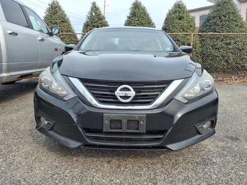 Used 2017 Nissan Altima 2.5 SR image 2