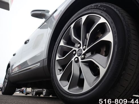 Used 2023 Lincoln Nautilus Reserve image 9