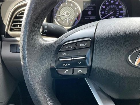 Used 2020 Hyundai Elantra SE image 20