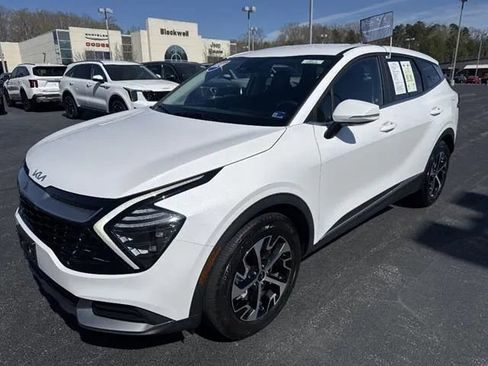Certified 2024 Kia Sportage EX FWD image 3