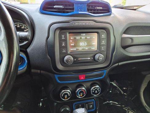 Used 2017 Jeep Renegade Latitude AWD/4WD image 12