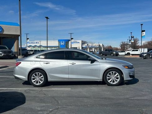 Used 2019 Chevrolet Malibu LT FWD image 2