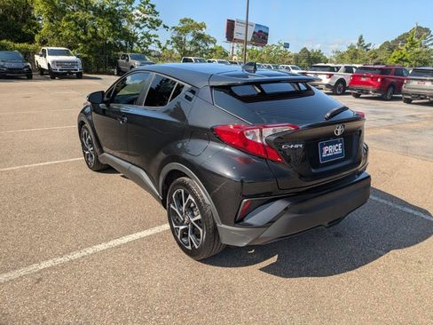 Used 2021 Toyota C-HR XLE image 7
