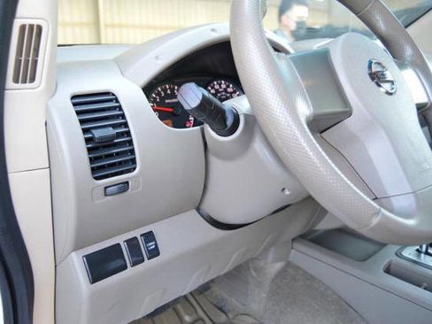 Used 2010 Nissan Frontier SE AWD/4WD image 27
