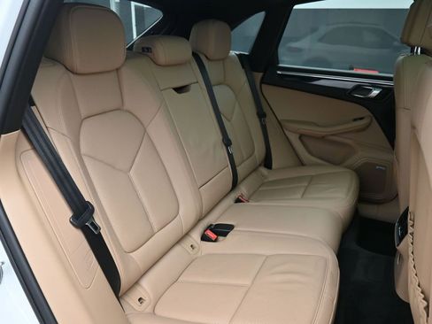 Used 2019 Porsche Macan S image 25