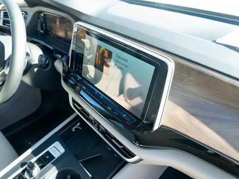 New 2026 Volkswagen Atlas SE image 40