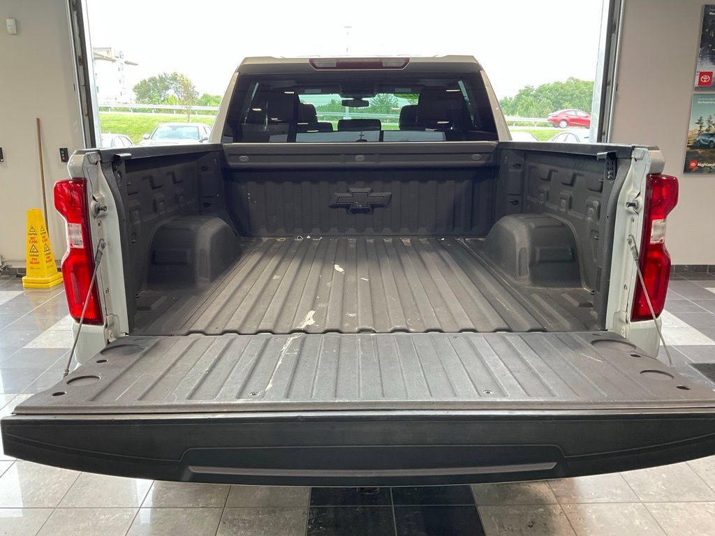 Used 2022 Chevrolet Silverado 1500 LT Trail Boss w/ Bed Protection Package AWD/4WD image 5