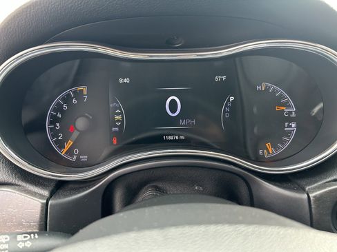 Used 2018 Jeep Grand Cherokee Altitude image 21