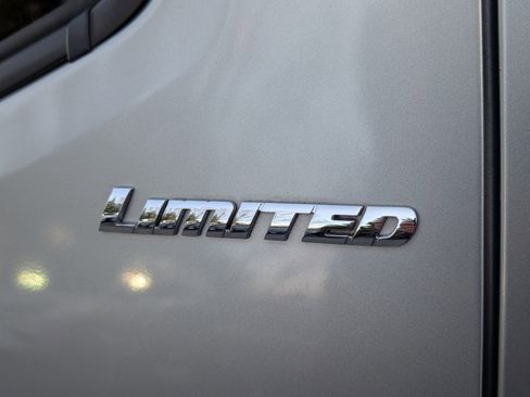 Used 2019 Toyota Tacoma Limited image 9