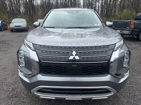 Used 2024 Mitsubishi Outlander SE image 2