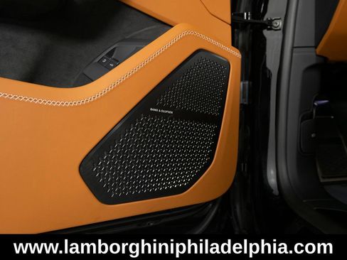 Used 2025 Lamborghini Urus S AWD/4WD image 34