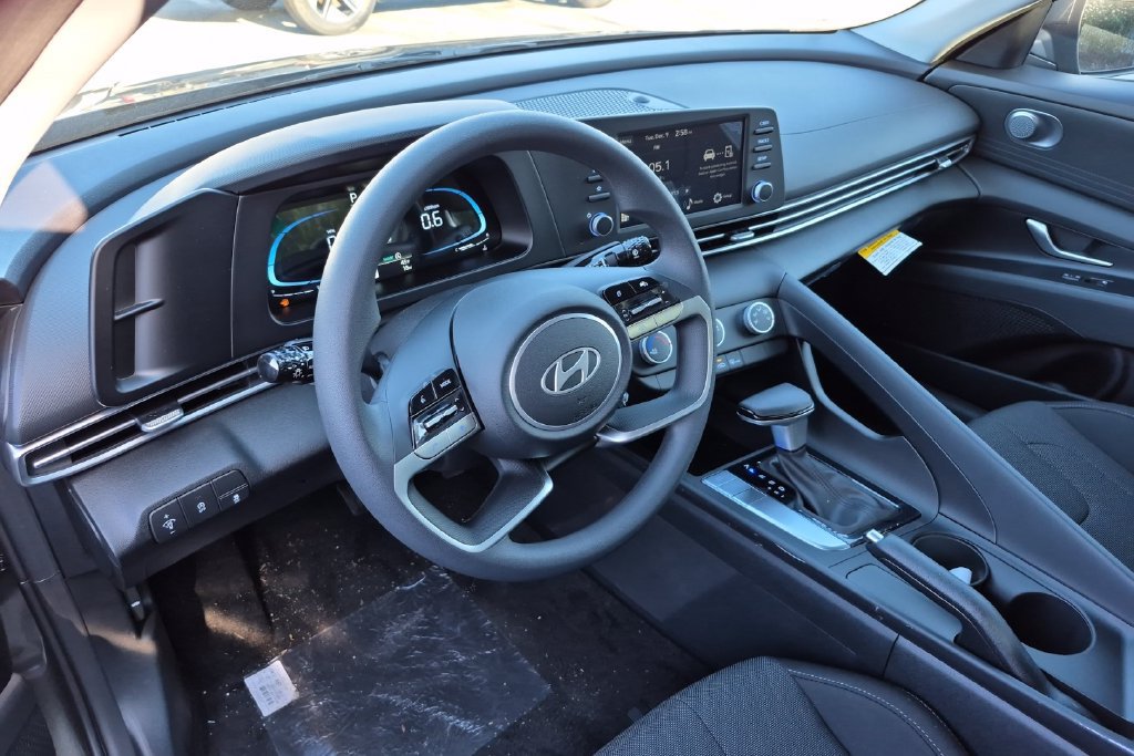 New 2026 Hyundai Elantra SE FWD image 12