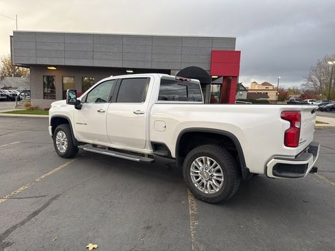 Used 2022 Chevrolet Silverado 2500 High Country w/ Technology Package image 3