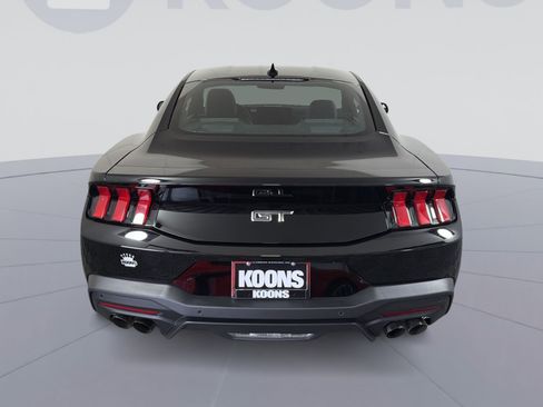 Used 2025 Ford Mustang GT RWD image 5